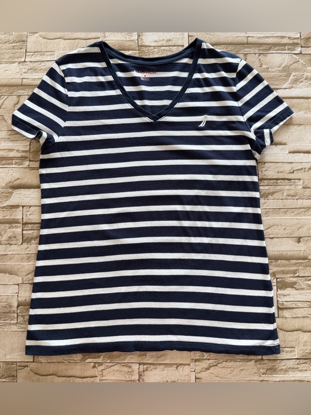Nautica Women’s Navy and White Striped V-Neck Short Sleeve Tee Sz Medium